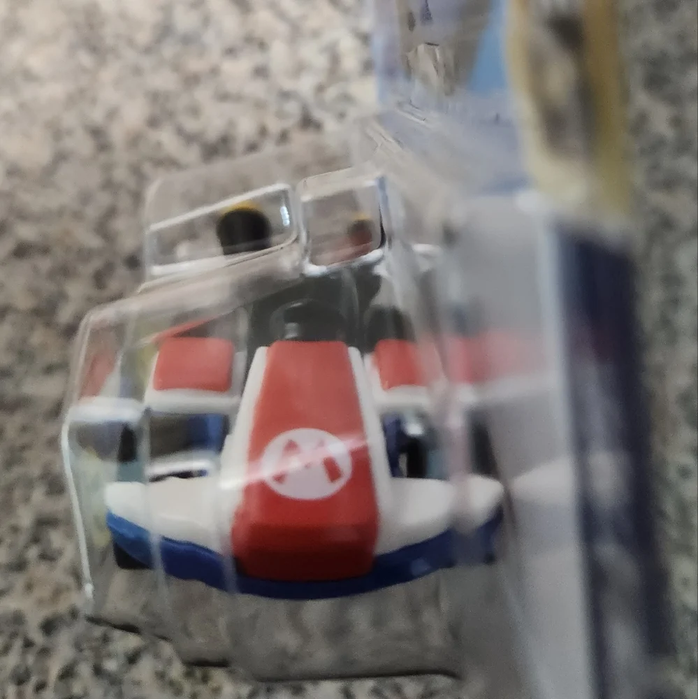 NEW IN BOX HOT WHEELS Mariokart Standard Kart HW Screen Time Mattel - Picture 3 of 5